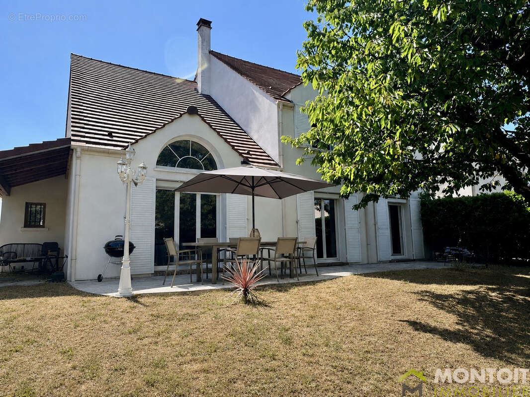 Maison à THIAIS