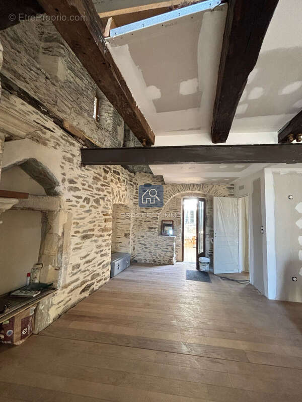 Maison à ESTAING