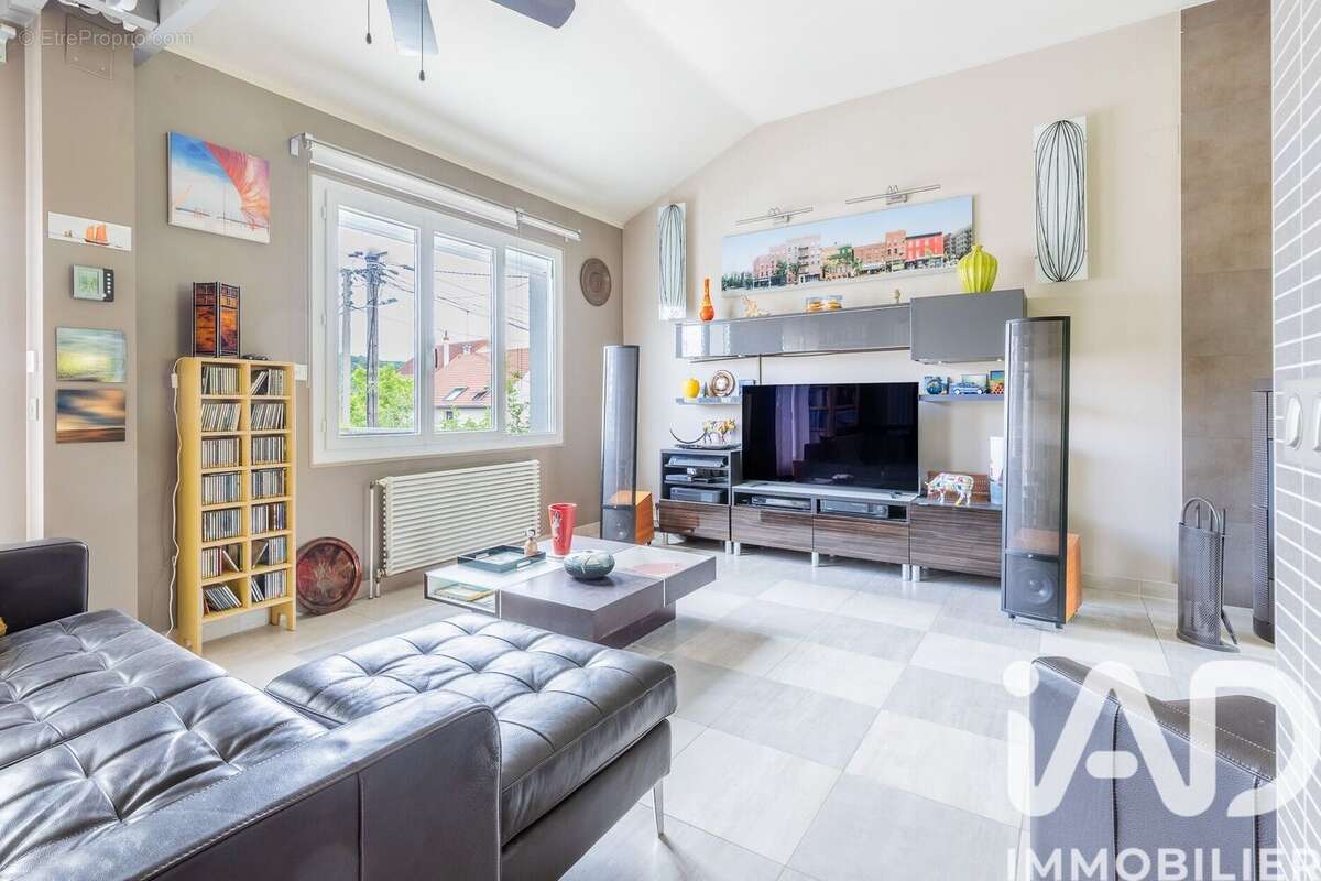 Maison 88 m² à Igny  - photo 4
