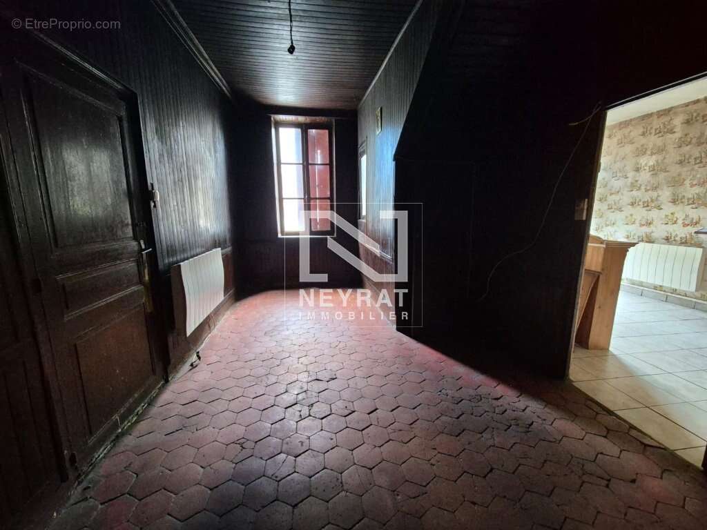 Maison à SAINT-SERNIN-DU-PLAIN