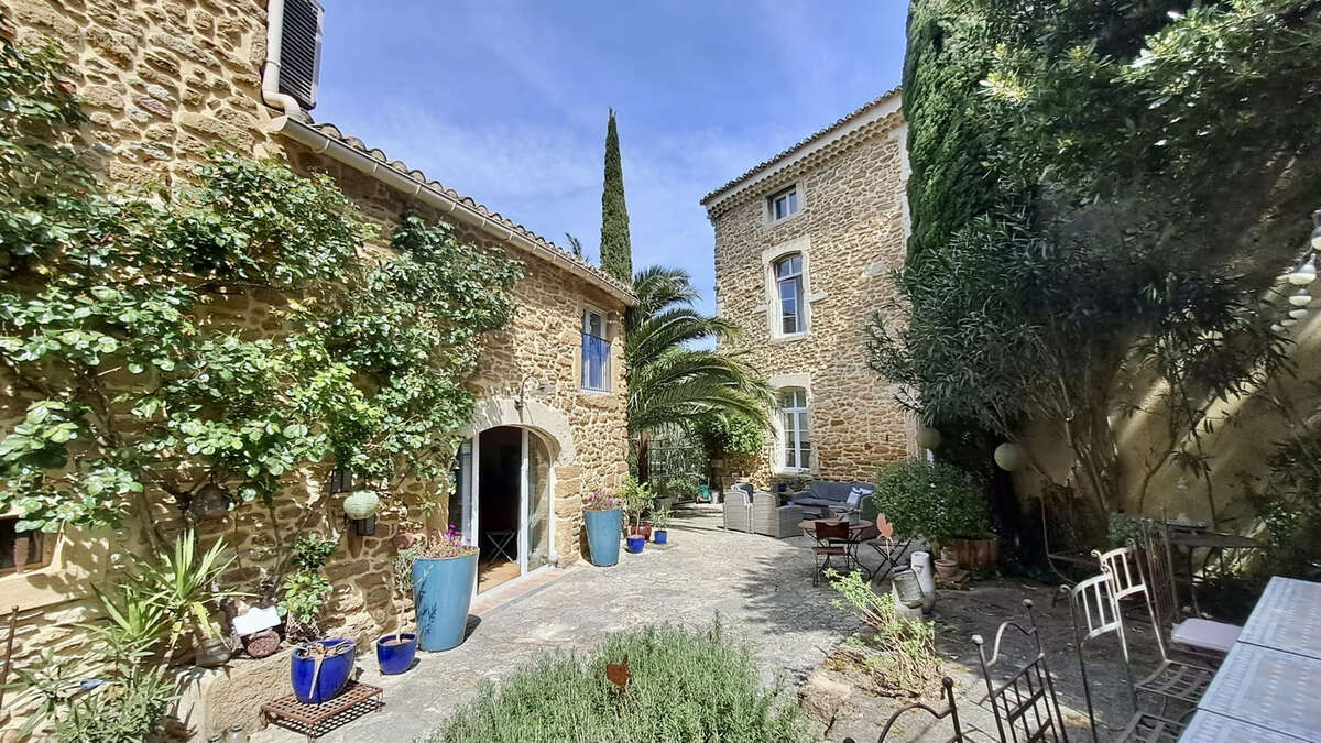 Maison à SUZE-LA-ROUSSE