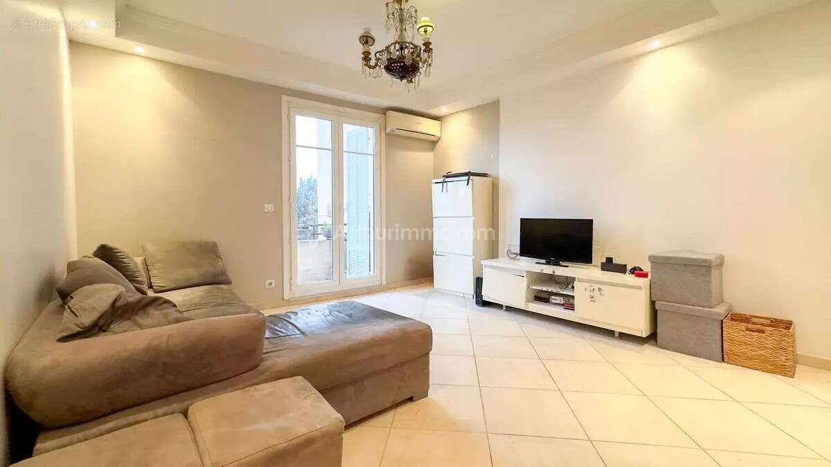 Appartement à VILLENEUVE-LOUBET