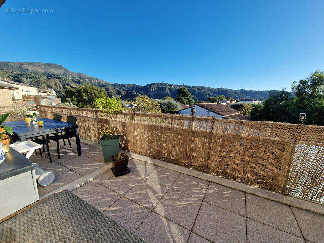 Appartement à CARROS