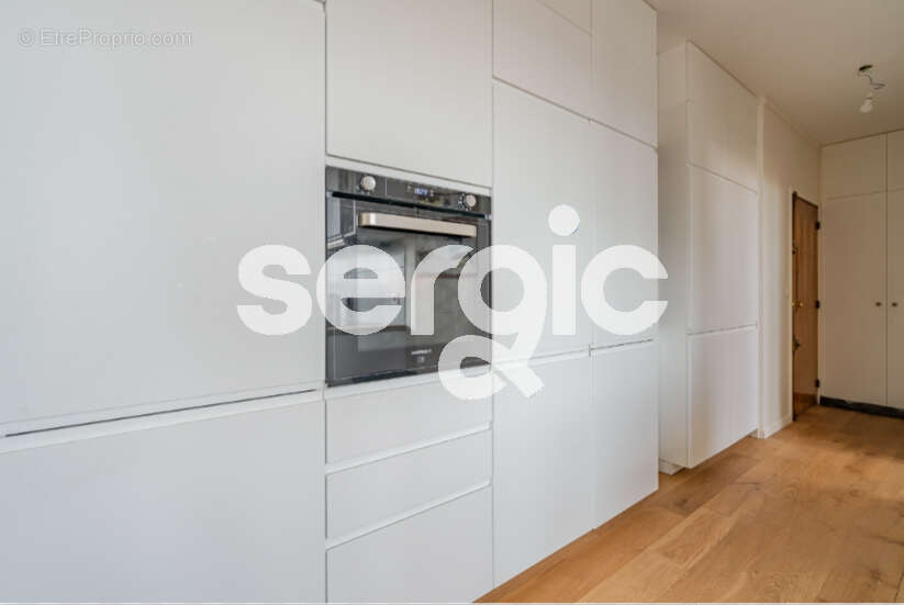 Appartement à PARIS-14E