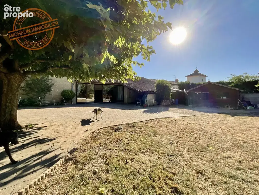 Maison 5 chambres - terrain avec piscine - photo 2