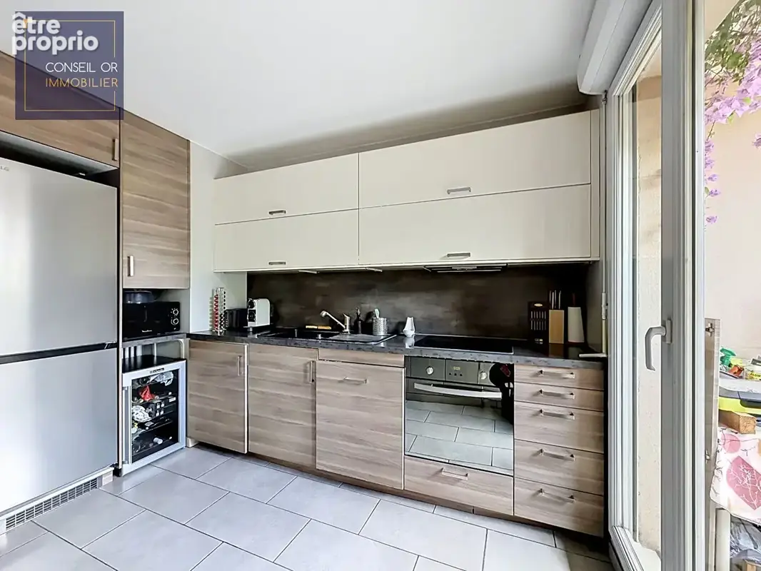 LYON 7 Saxe Gambetta T4 de 91 m² avec 2 balcons, vue dégagée, parking et cave - photo 6