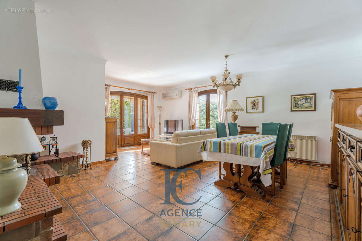 Maison à SAINT-CYR-SUR-MER