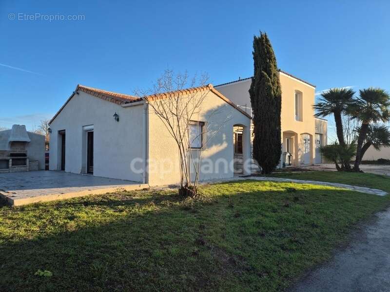 Maison à vendre 7 pièces SAINT GEORGES DE DIDONNE (17) - Grand Garage - Terrain de 945m² - photo 4