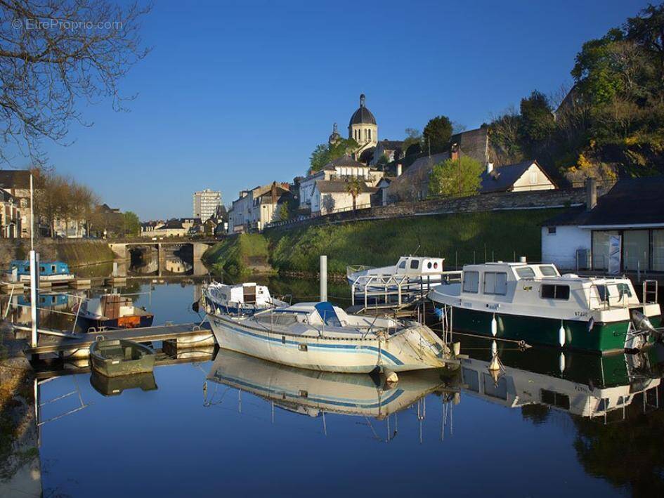 Terrain à SEGRE