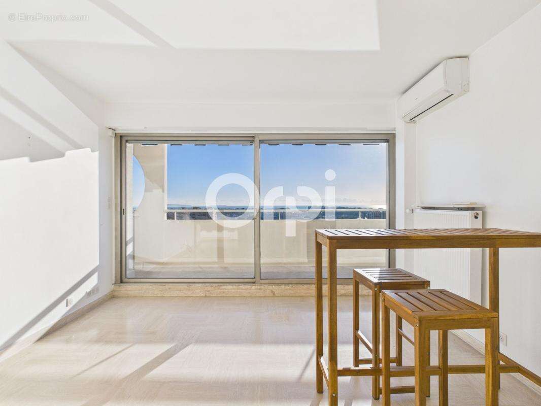 Appartement à MANDELIEU-LA-NAPOULE