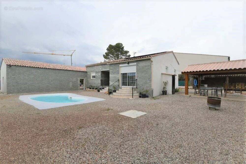 Commerce à MONTAUROUX