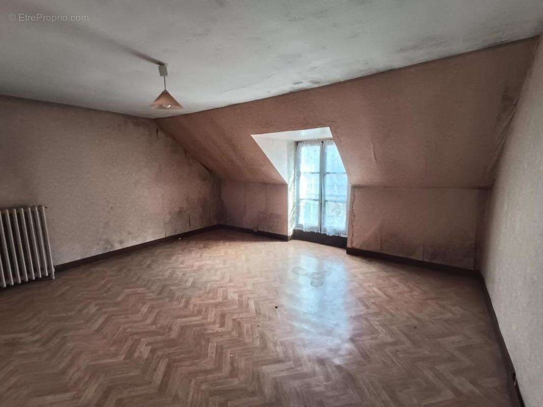 Maison à COULANS-SUR-GEE