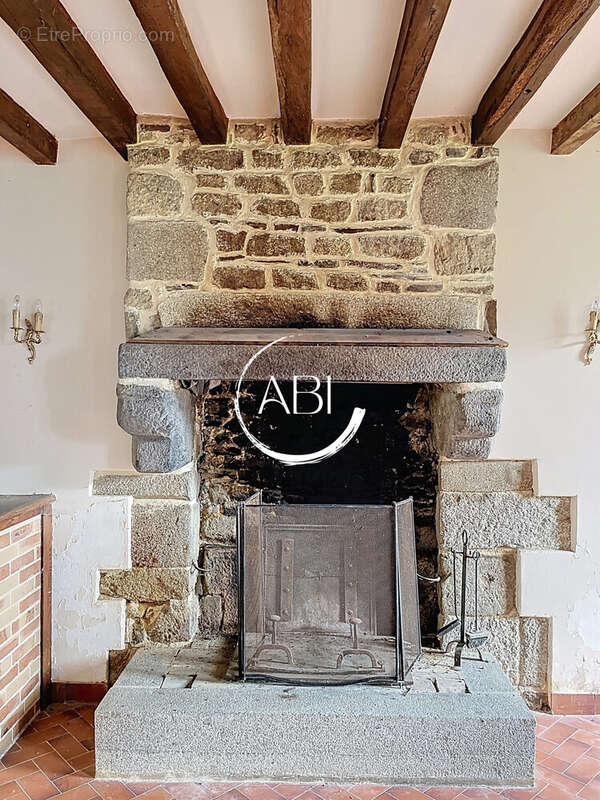 Maison à SAINT-CALAIS-DU-DESERT