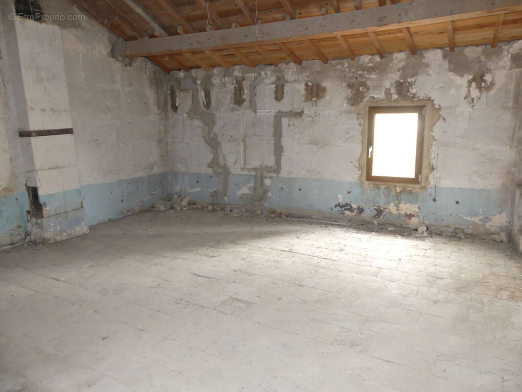 Appartement à FONTVIEILLE