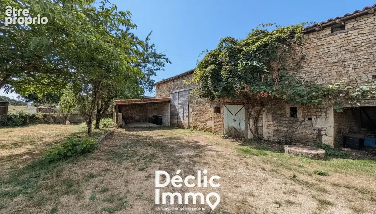 Maison familiale avec jardin et dépendances  entre Civray et Ruffec - photo 17