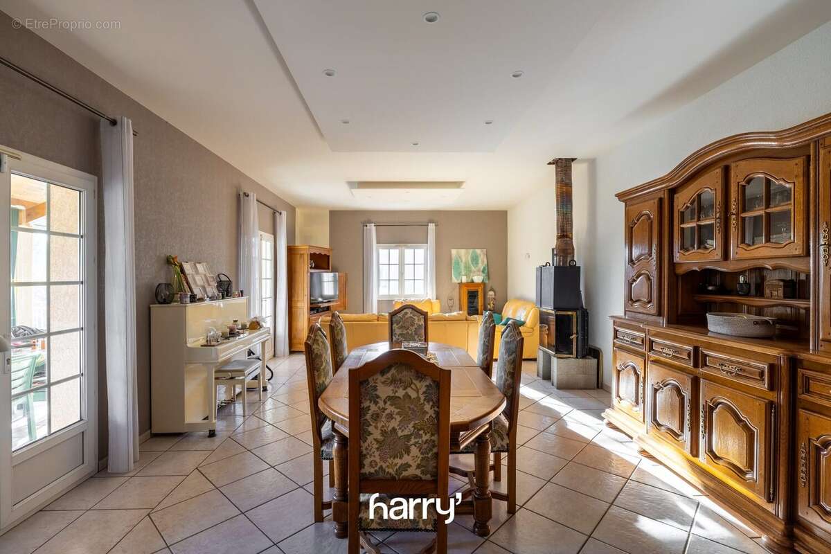 Maison 350 m² à Dole  - photo 4