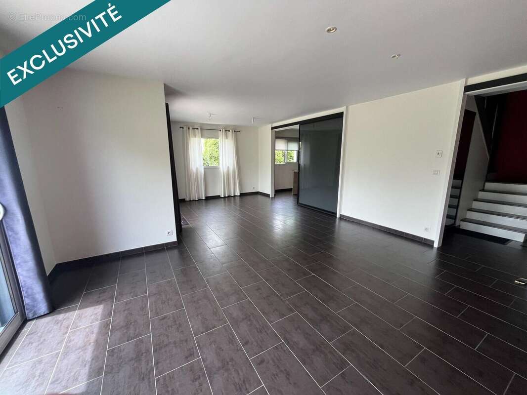 Maison 125 m² à Saint-Yvi  - photo 4