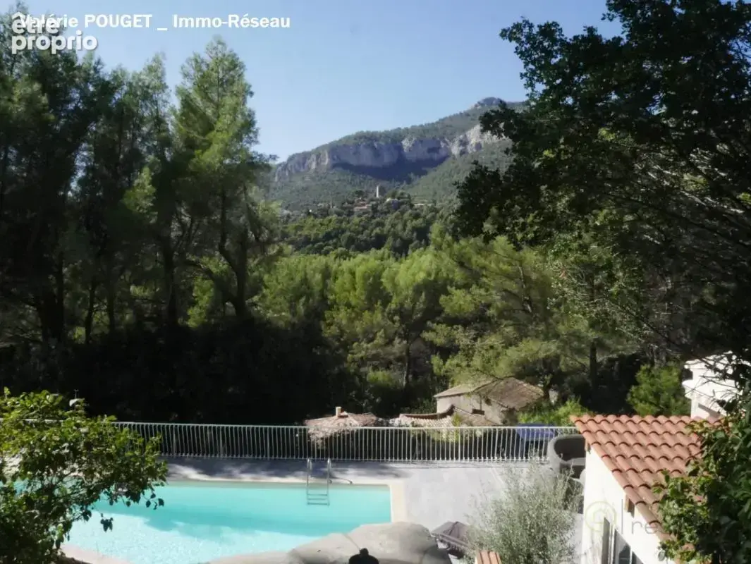 Maison 5 pièces 128 m² à vendre à Le Revest-Les-Eaux (83200) - photo 12