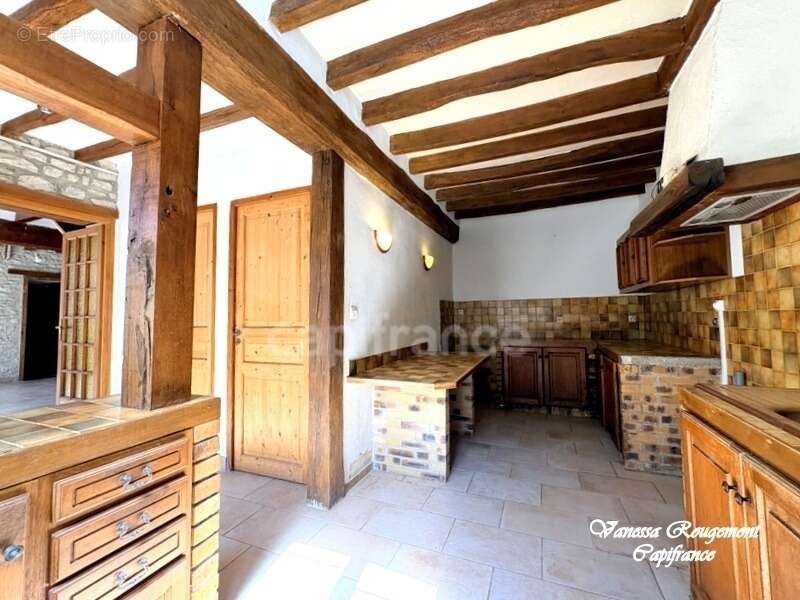 Maison familiale de 140 m² avec jardin arboré et dépendance – Poilly-sur-Tholon - photo 6