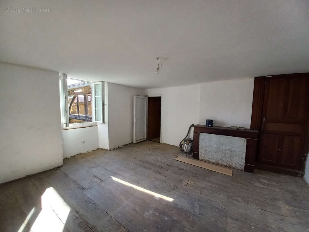 Maison à TRIE-SUR-BAISE