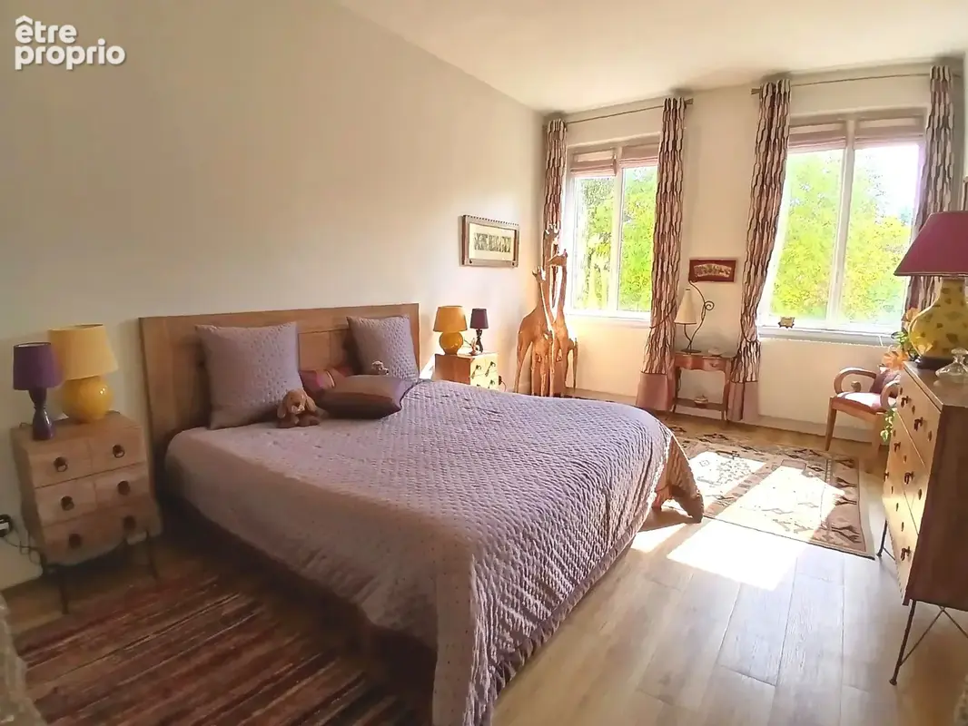 Villa d'une élégance impressionnante, avec un grand parc et une piscine - photo 10