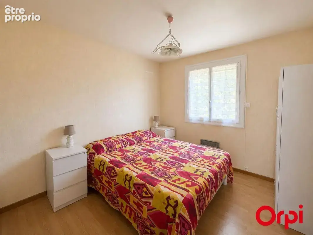 Maison familiale avec 4 chambres, véranda, grand jardin et 3 garages - photo 5