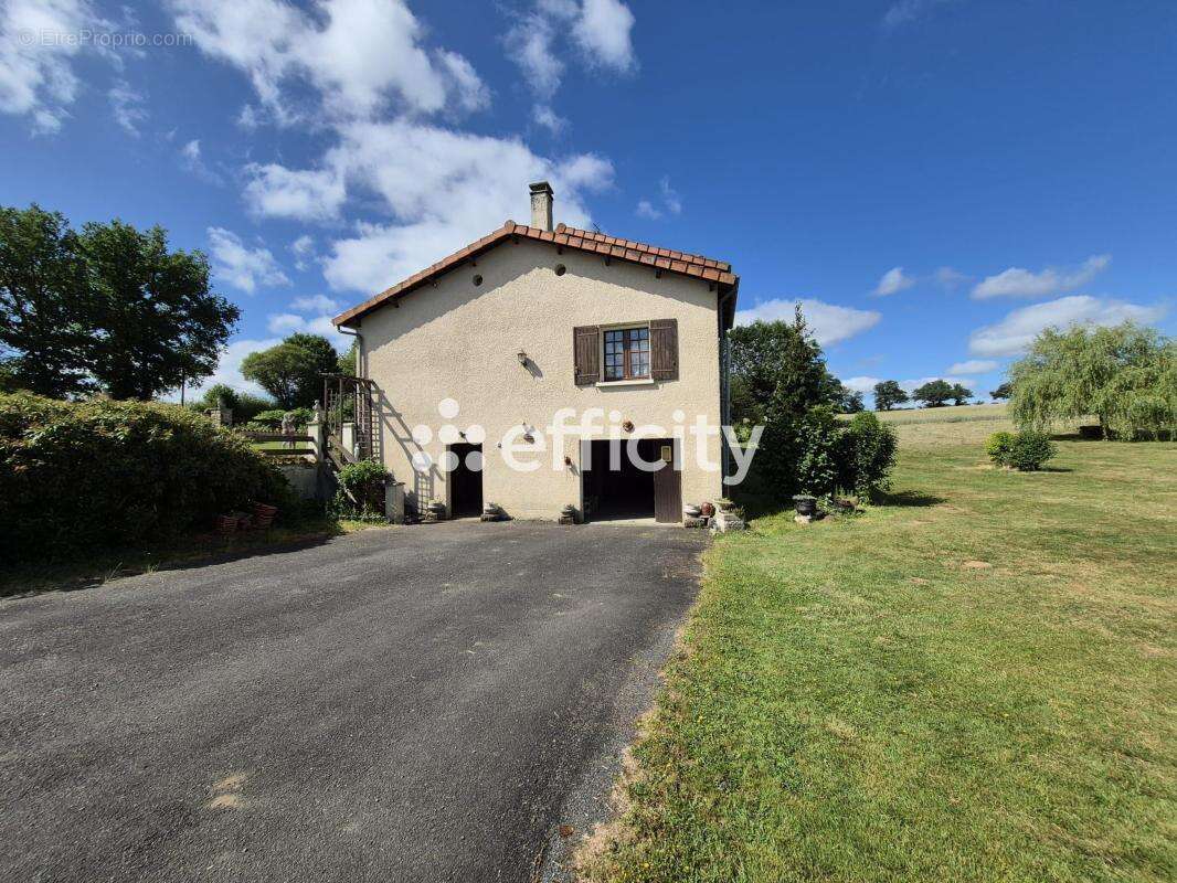 Maison 132 m² à Chabrac  - photo 17