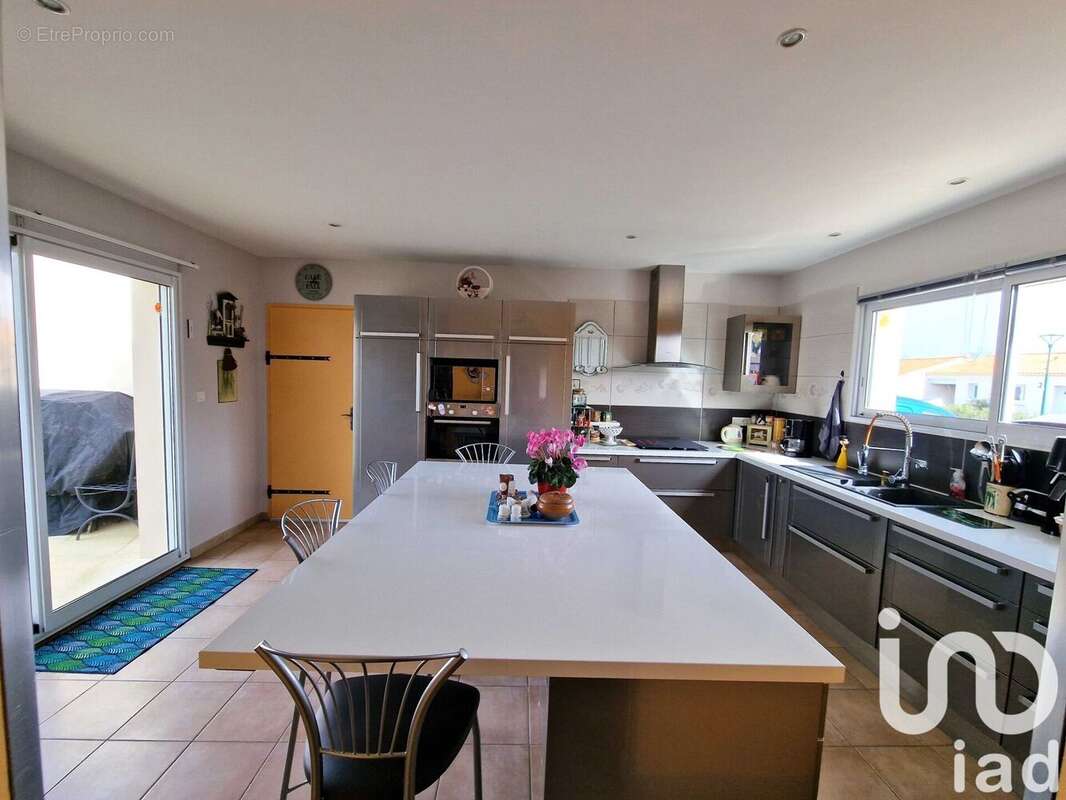 Photo 3 - Maison à LANDEVIEILLE