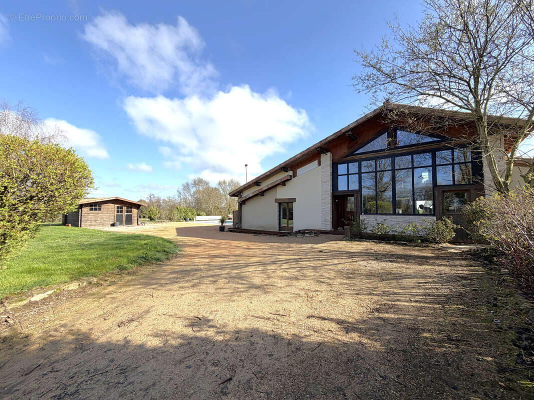 Maison à SAINT-JULIEN-SUR-VEYLE
