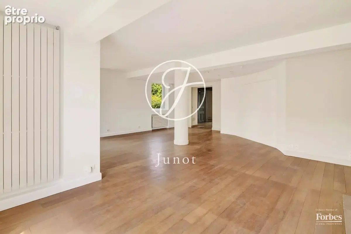 Garches - CENTRE VILLE - Maison de 265 m² - 8 pièces - Terrain de 367 m² - photo 6