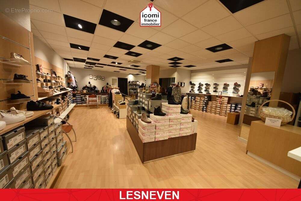 Finistere - lesneven (29260) - a vendre - locaux commerciaux avec vitrine - reserve - bureau - atelier - jardin - beau potentiel - photo 4