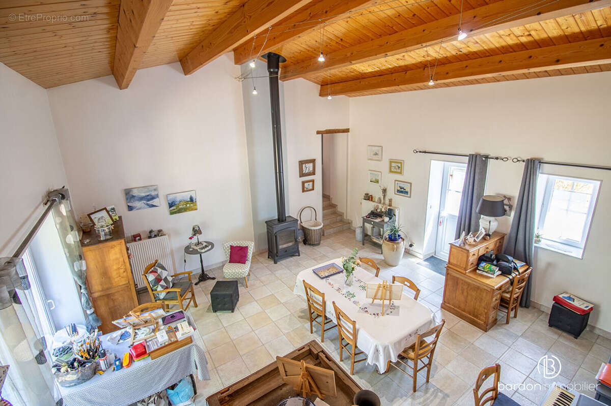 Maison 12 pièces - 236 m² - Environnement calme - photo 3