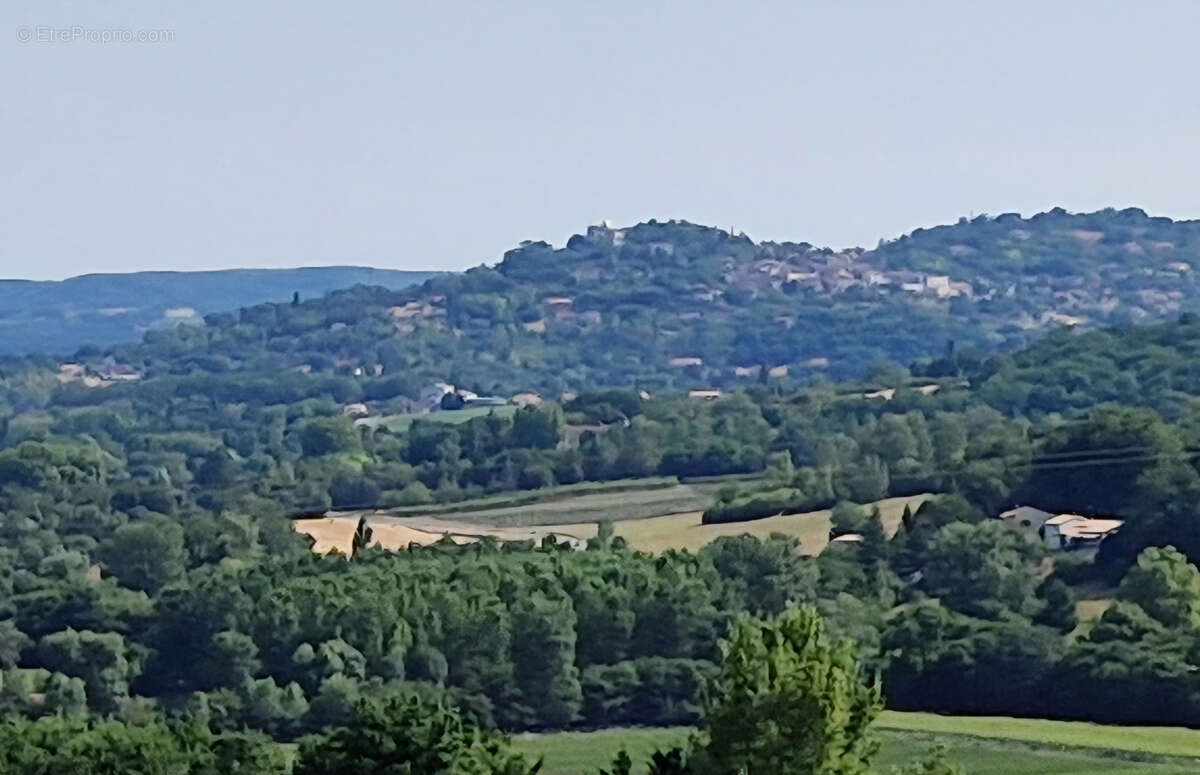 Sur les hauteurs d'Hautefage, vue MAGNIFIQUE. Ensemble immobilier Maison-Grange-Longère en pierre à rénover. - photo 10