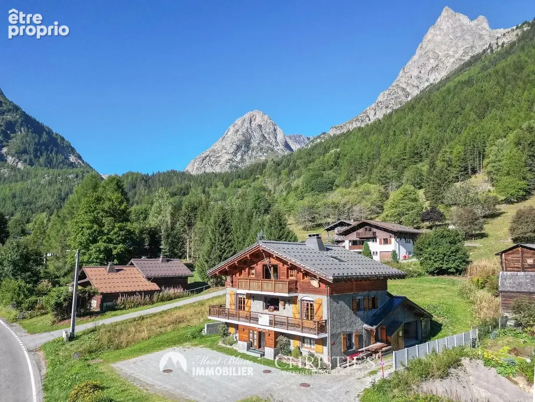 Grande maison de village à Vallorcine, 13 pièces - photo 2