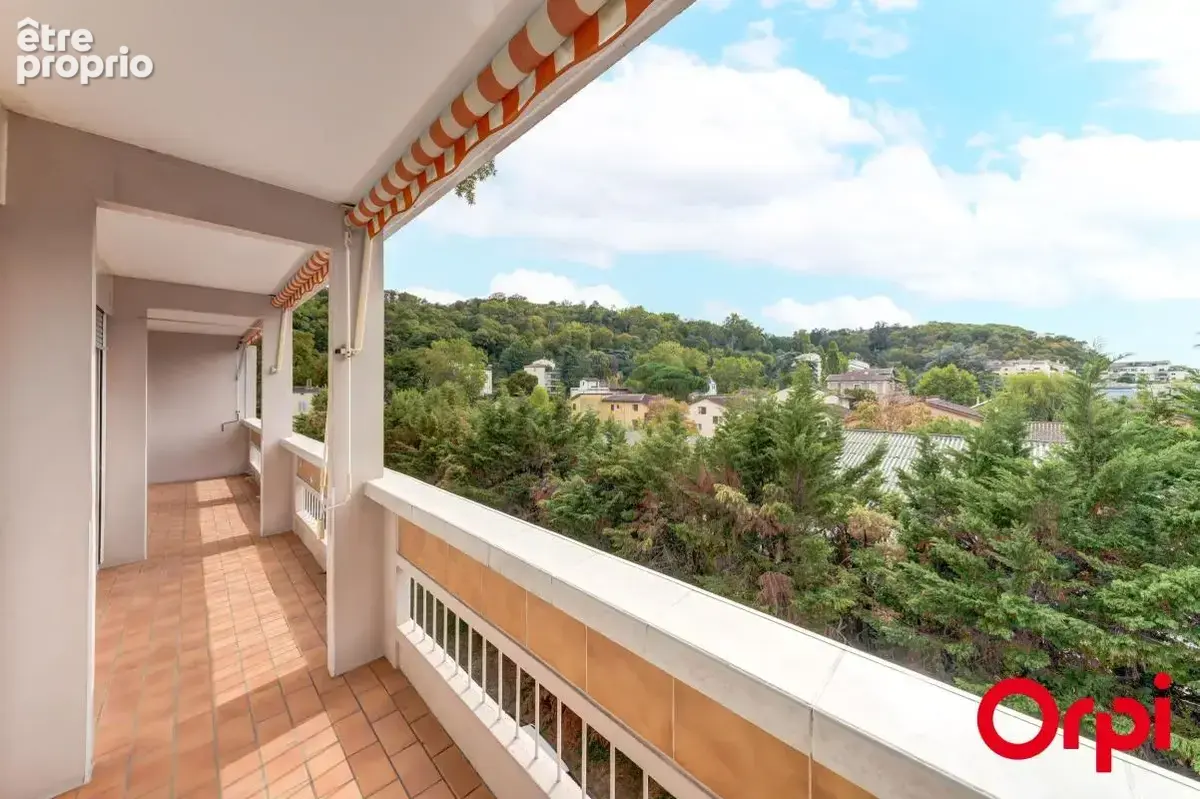 Exclusivité Orpi - Appartement T3 lumineux et traversant de près de 70 m2 avec une place privative - photo 5