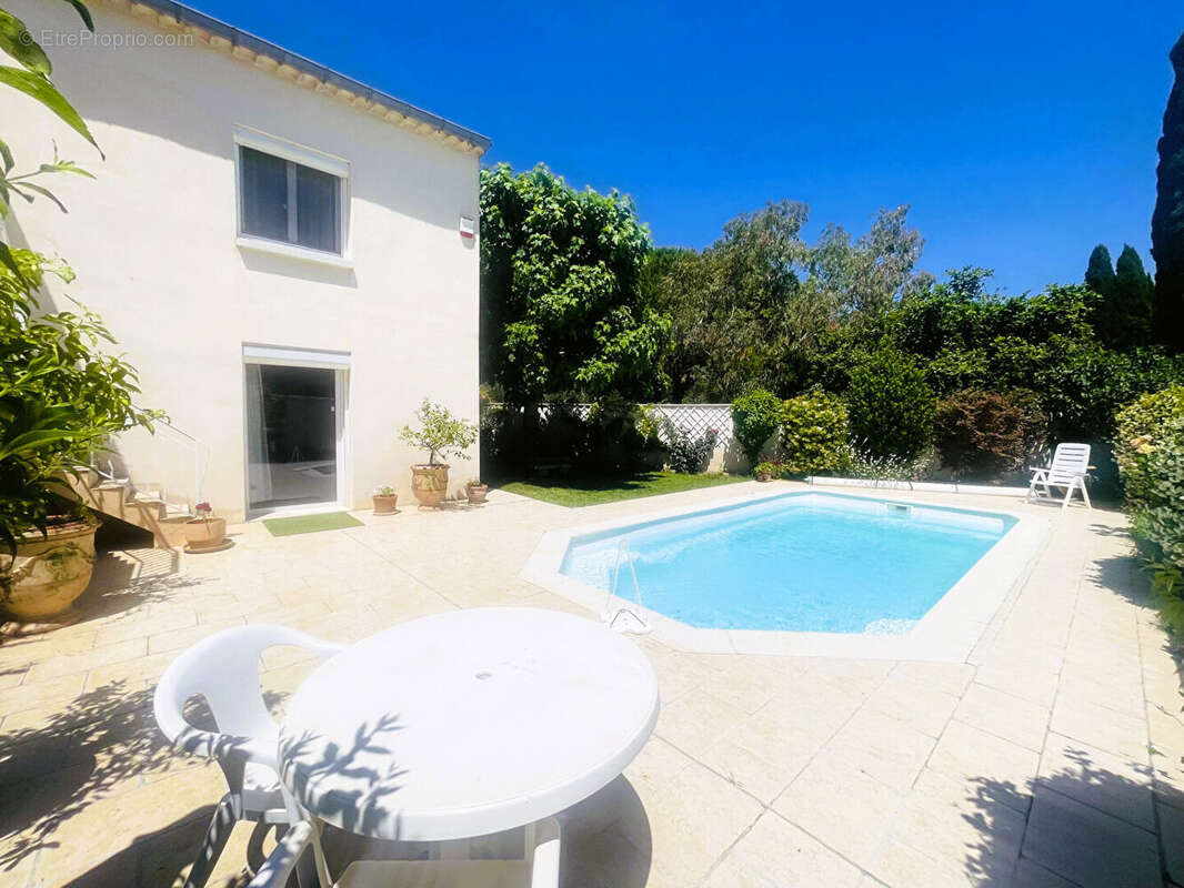 Maison à VALERGUES
