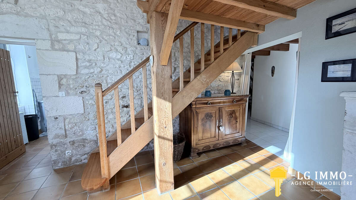 Maison à BRIE-SOUS-MORTAGNE