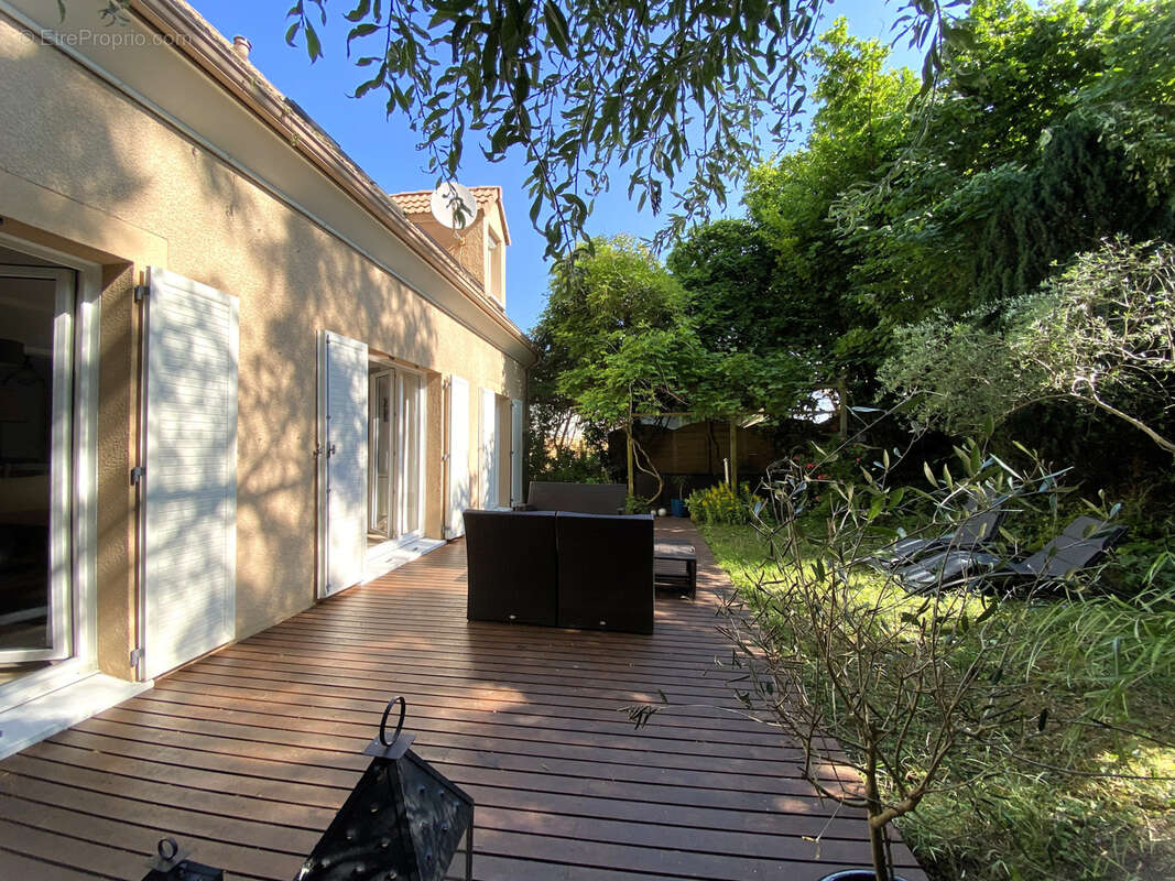 Maison à CHENNEVIERES-SUR-MARNE