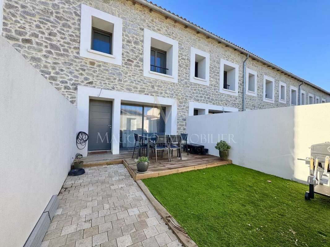 Maison à MAUGUIO