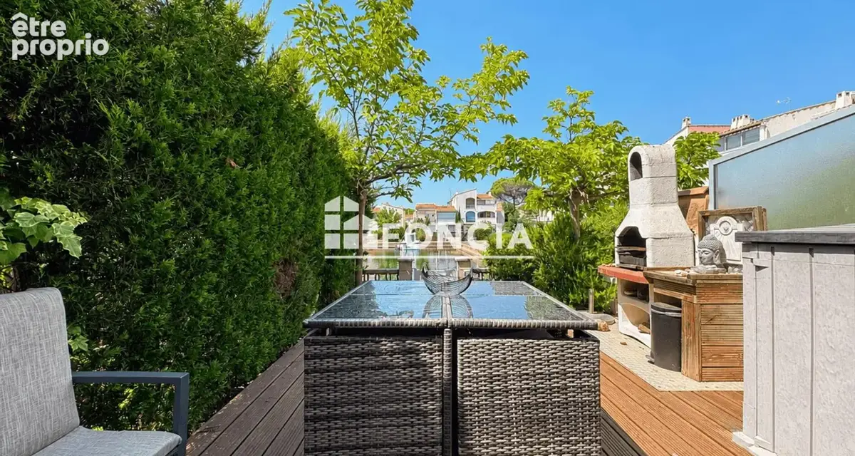 CAP D'AGDE – SECTEUR MALFATO – ÎLE DES MARINAS Appartement rénové en rez-de-jardin avec terrasse sur l'eau, parking privé et acc - photo 11