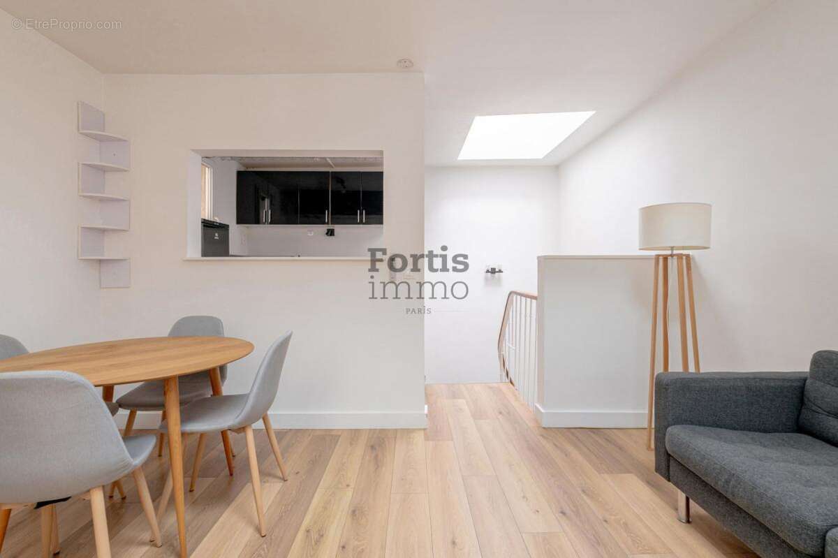 Appartement à PARIS-16E