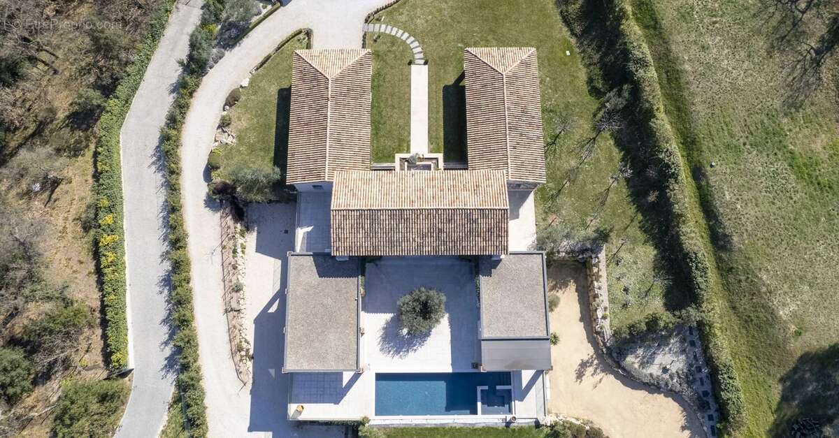 Maison 460 m² à Bouc-Bel-Air  - photo 2