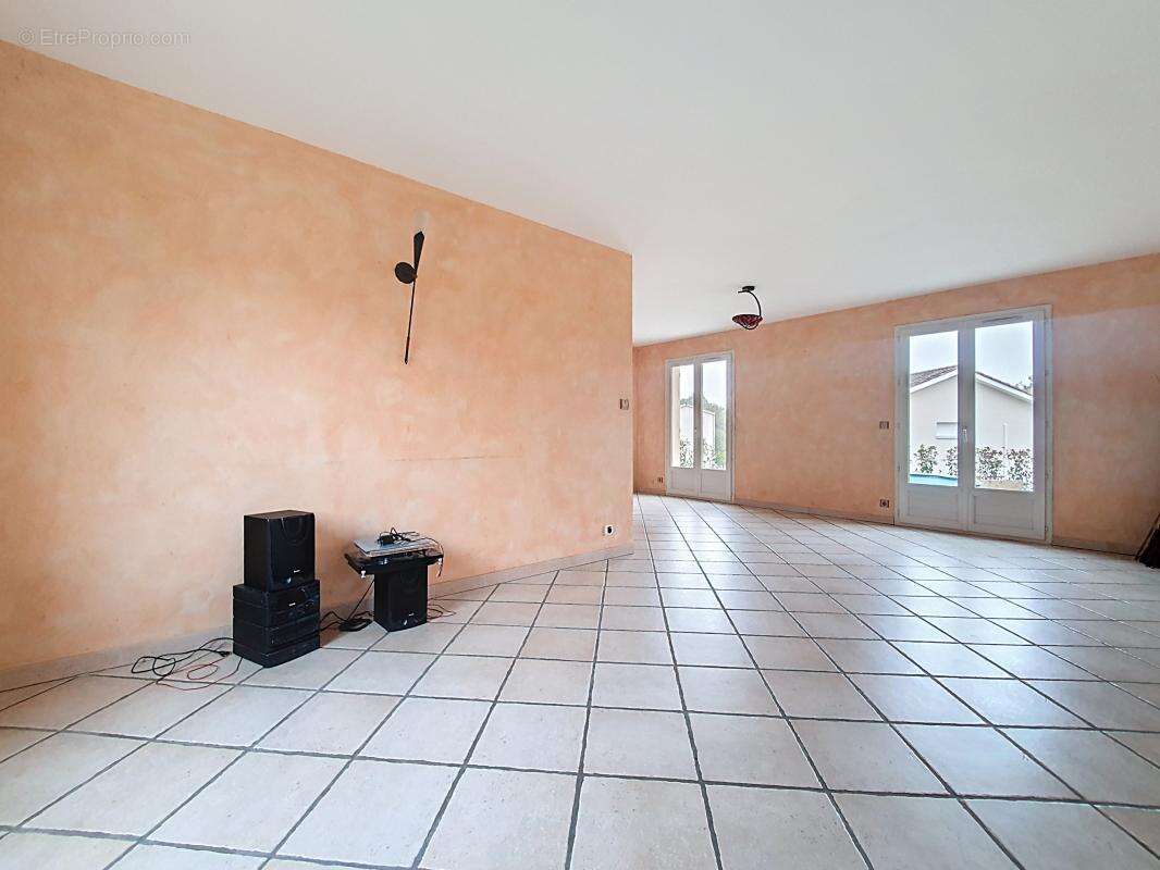 Maison à SIMANDRES