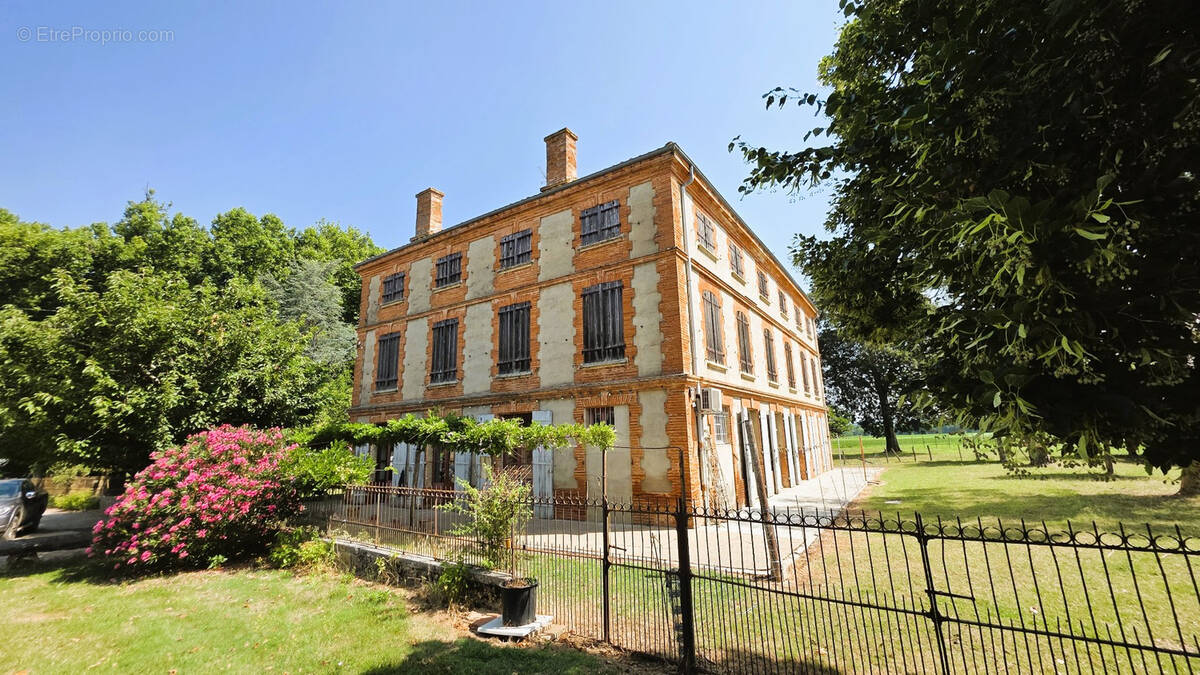 Maison à NEGREPELISSE