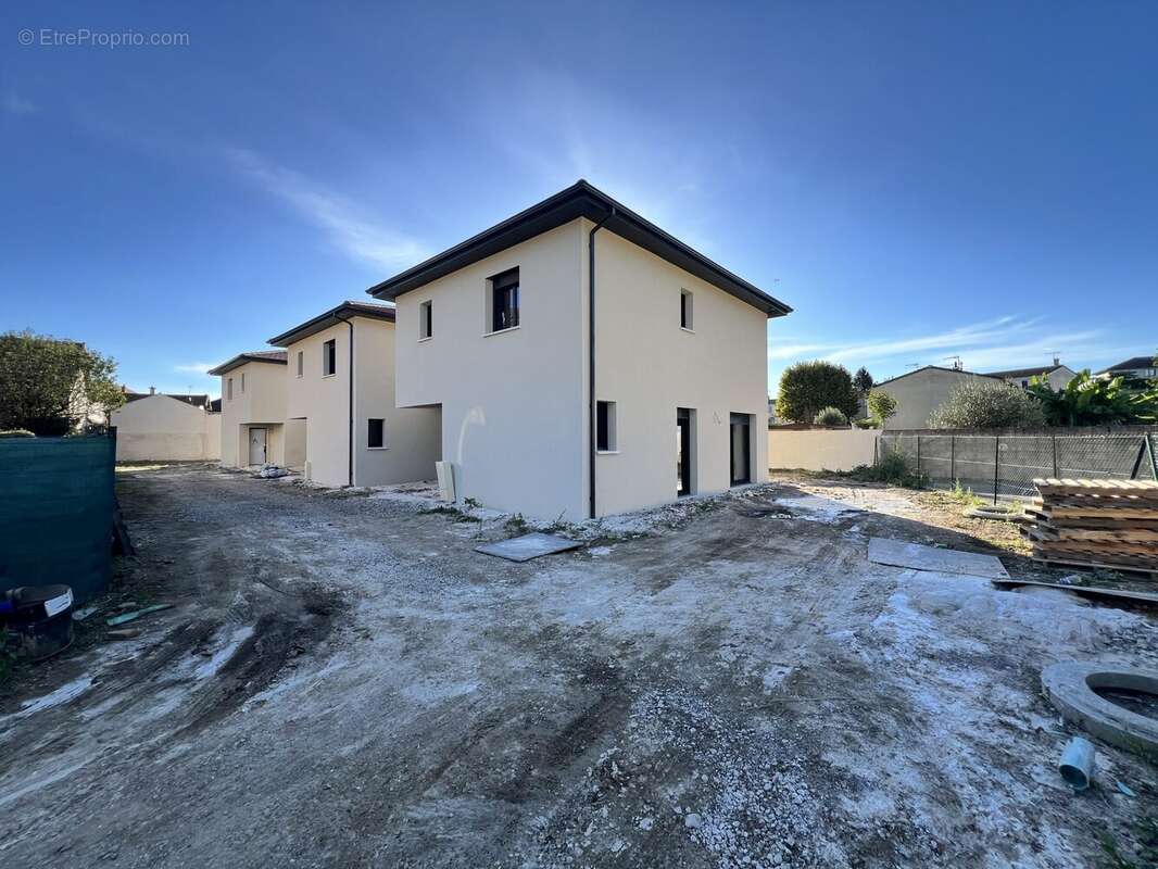 Maison à PONT-DE-CHERUY