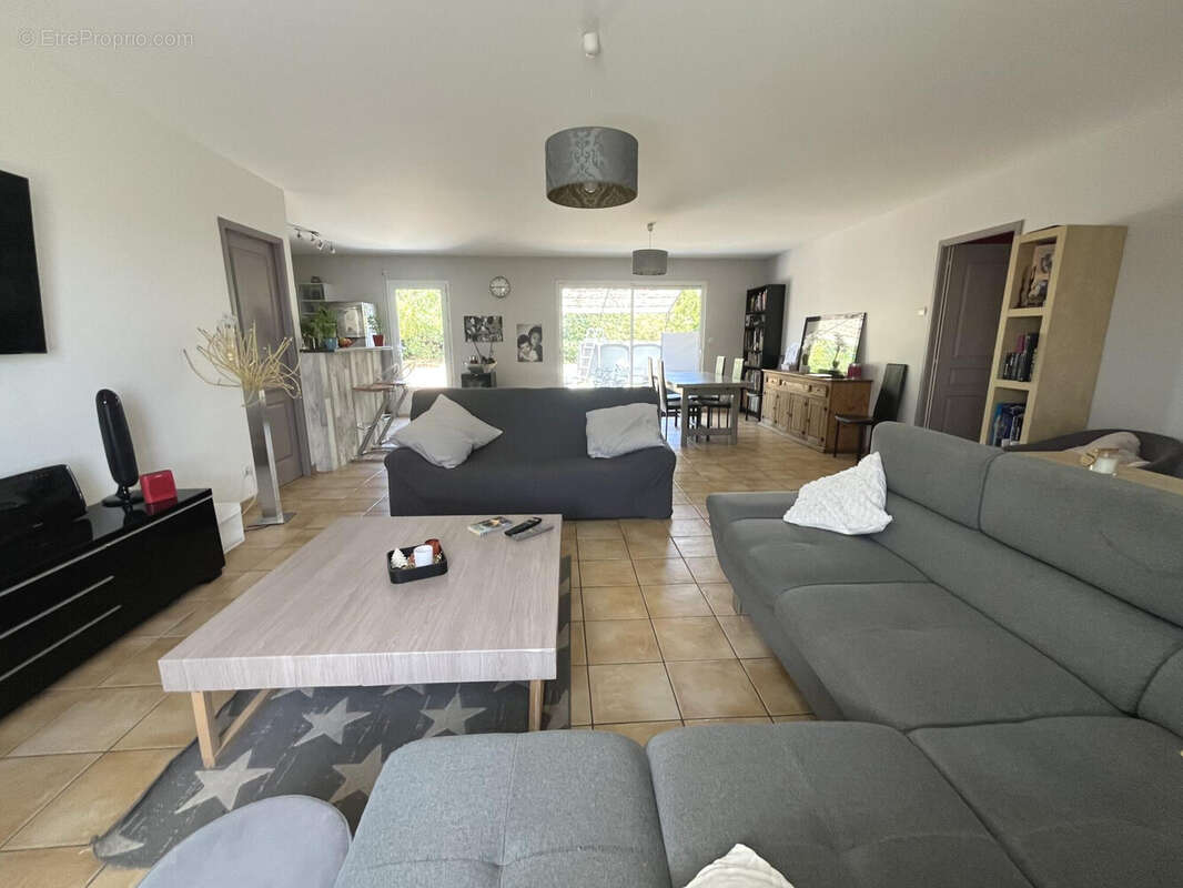 Maison 128 m² à Quincay  - photo 6