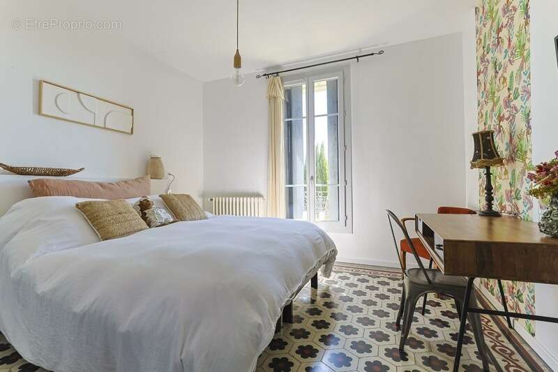 Magnifique PROPRIETE : Maison De Maître Et  Deux Dépendances (  17 Pièces / 400 M² )  Située à VERARGUES (34) DEDIEE A UN PROJET - photo 23