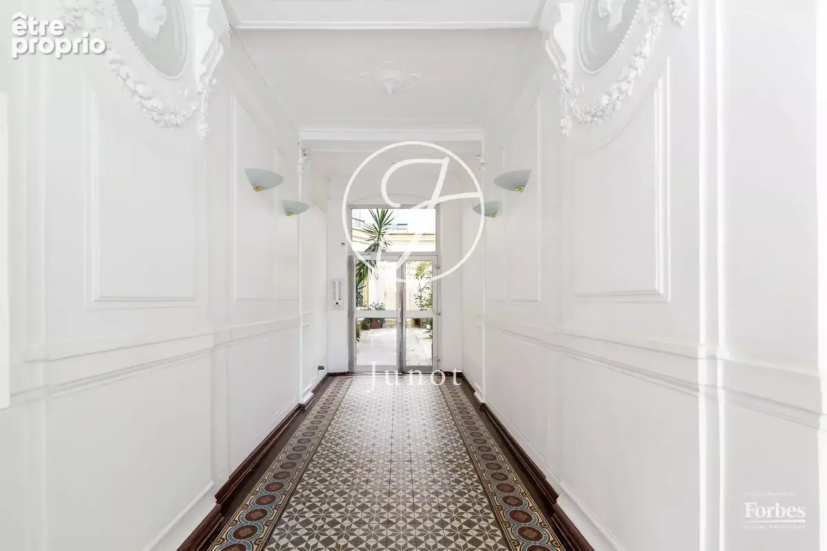 Paris 18e - ABBESSES / RUE DES ABBESSES - Appartement - 5 pièces - 114,06m² Carrez - 3/4 chambres - photo 16