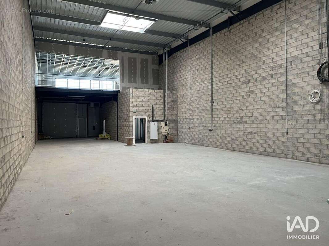 Commerce 493 m² à Villebon-Sur-Yvette  - photo 2