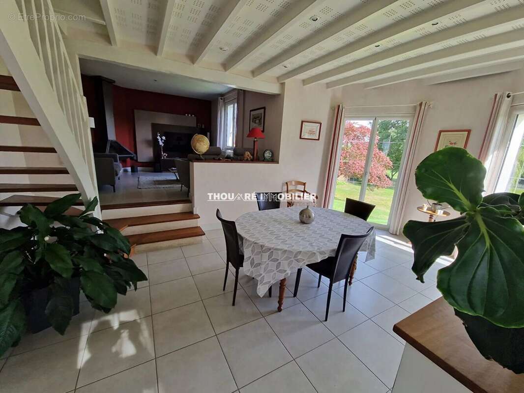 Maison à SAINT-JULIEN-DE-CONCELLES